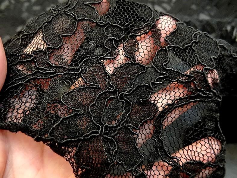 Guipure fleurie noire 4 1