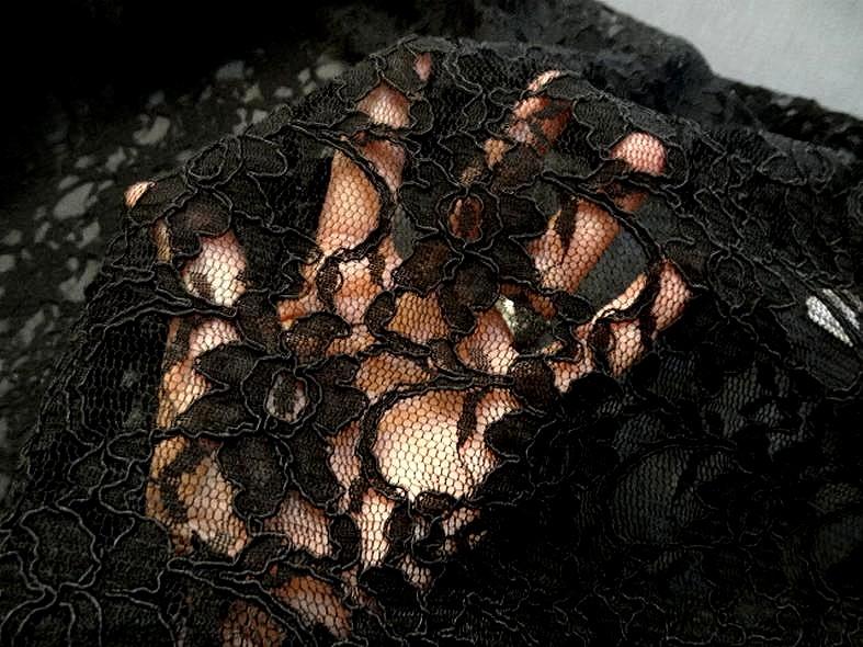 Guipure fleurie noire 5 1