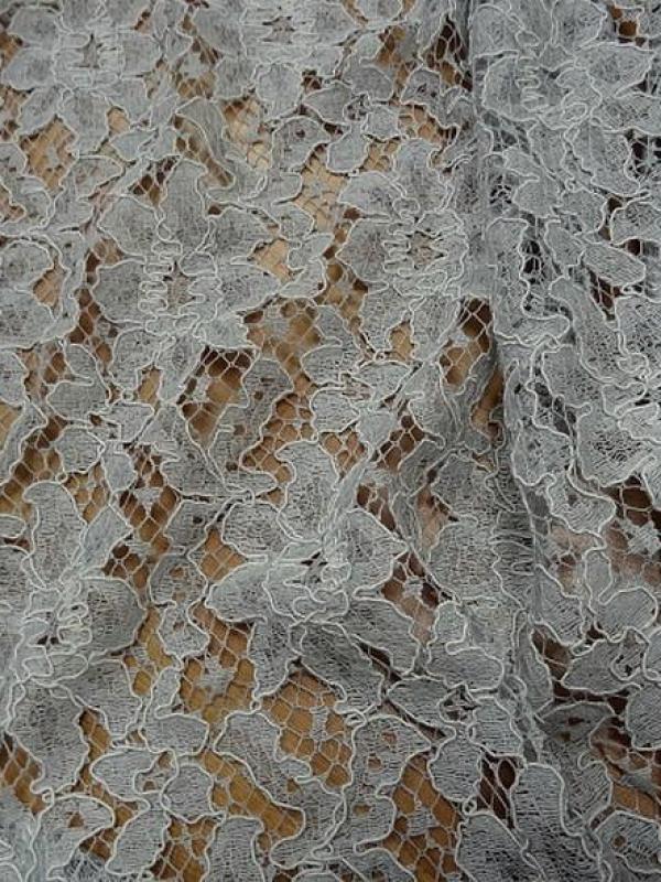 Guipure gris perle 3 