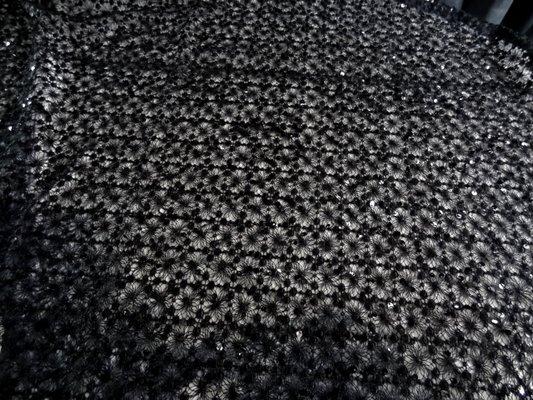 Guipure noire a sequins noirs 01