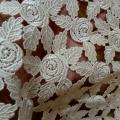 Guipure roses et feuillages festonnee ecru 5