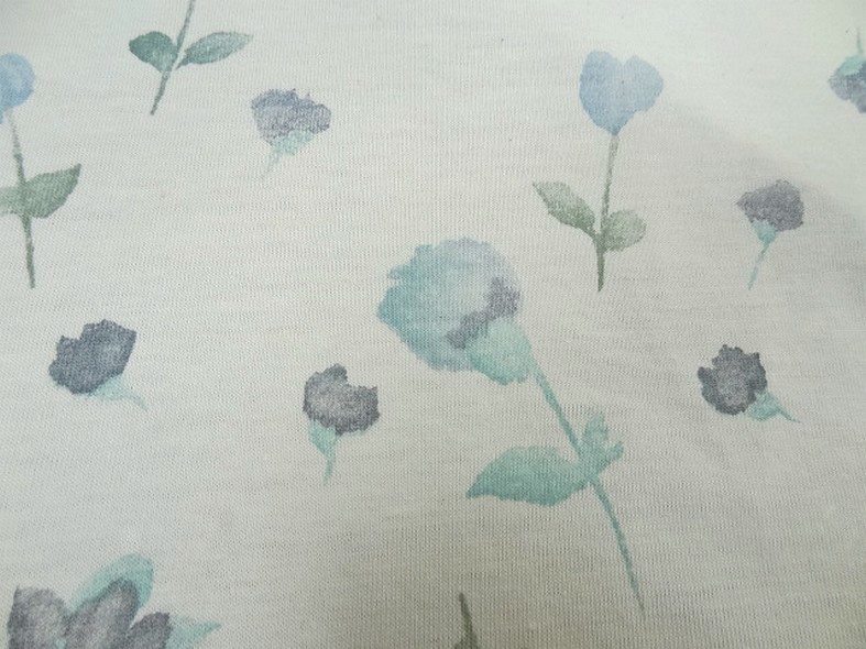 Jersey coton blanc casse fleurs en camaieu de bleus 2 1