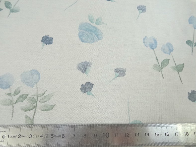 Jersey coton blanc casse fleurs en camaieu de bleus 3 