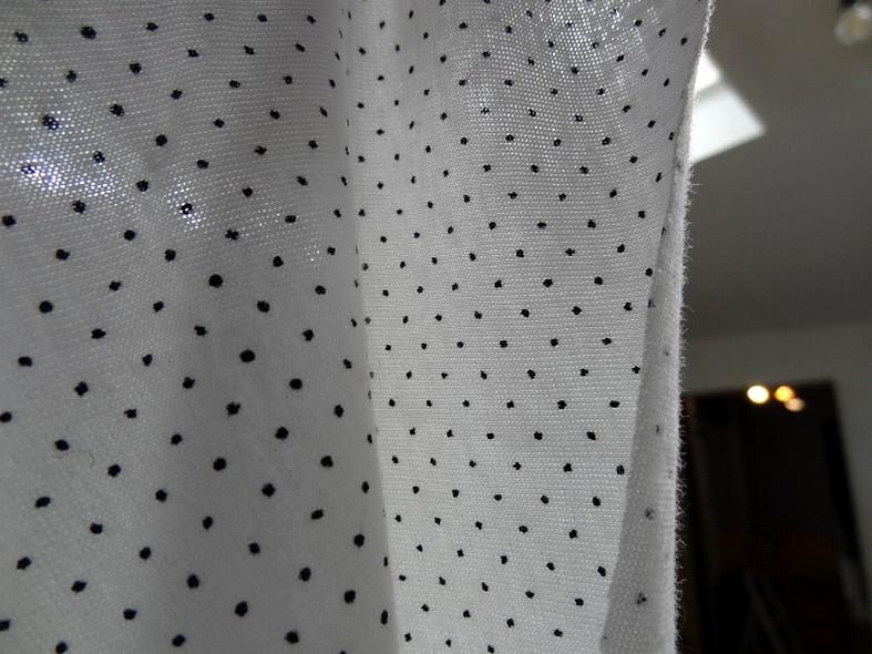 Jersey coton fin blanc casse a pois noirs 1
