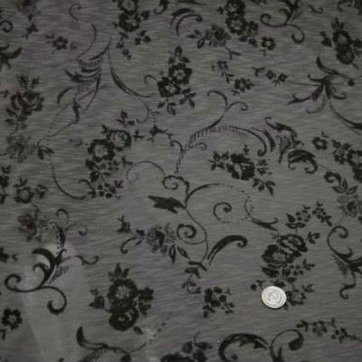 Jersey coton gris motif fleuri taupe 1 