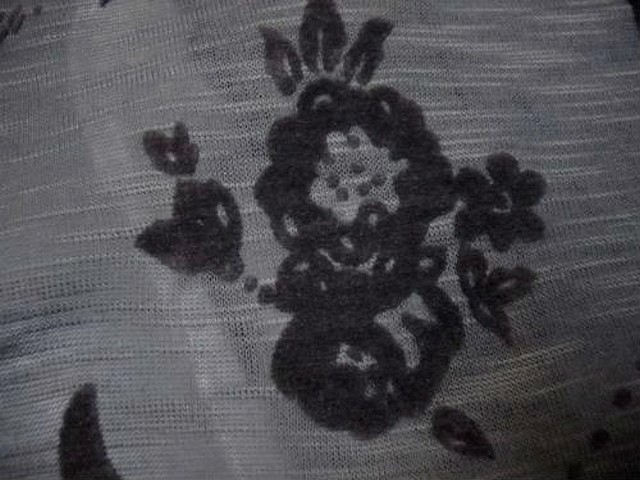 Jersey coton gris motif fleuri taupe 2