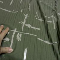 Jersey coton melange kaki motif dechirure sur fine resille 3