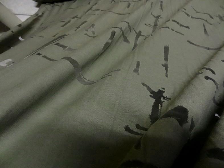 Jersey coton melange kaki motif dechirure sur fine resille 5