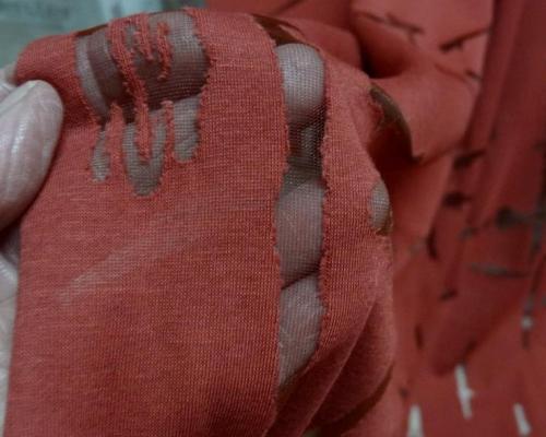 Jersey coton melange rouge tomette motif devore sur resille 6 