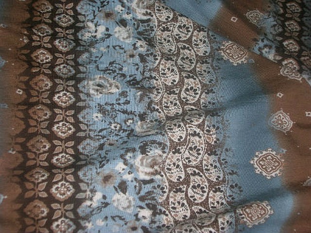 Jersey coton motif frise et fleurs noisette celadon