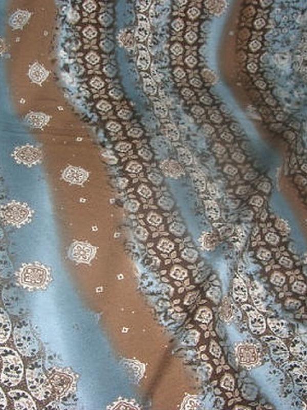 Jersey coton motif frise et fleurs noisette celadon 1 