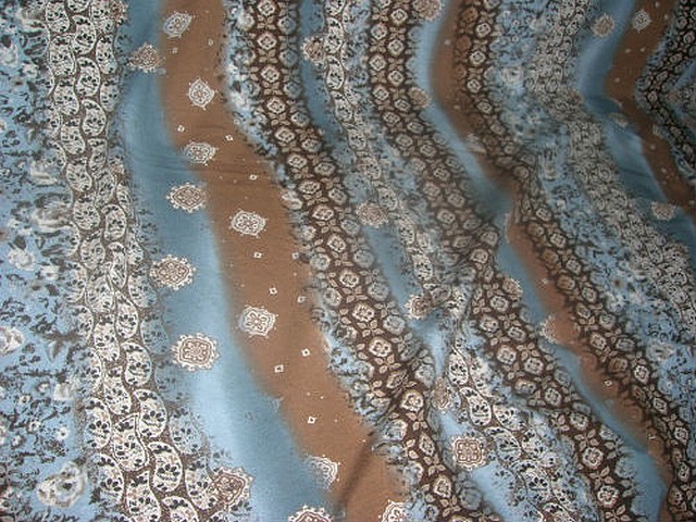 Jersey coton motif frise et fleurs noisette celadon 1