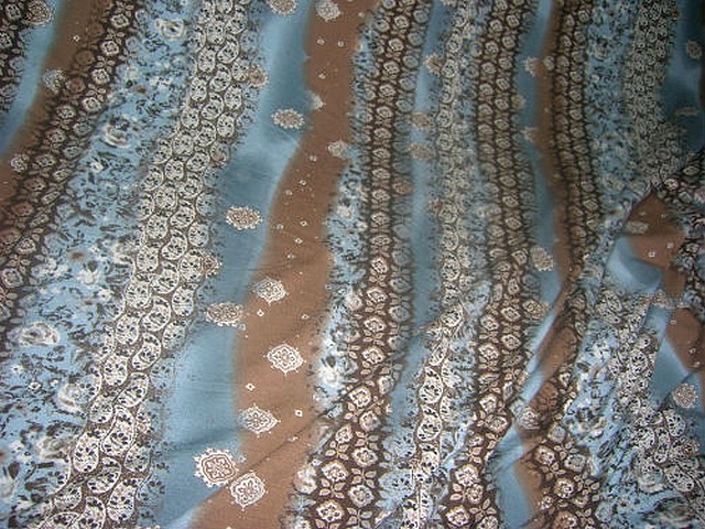 Jersey coton motif frise et fleurs noisette celadon 2