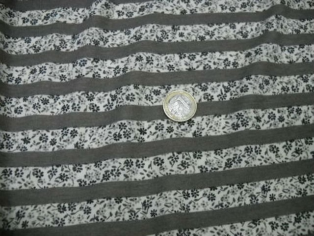Jersey coton raye gris et fleurs liberty 1