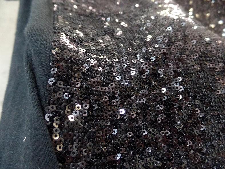 Jersey coton viscose a sequins noirs 3