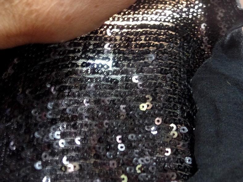 Jersey coton viscose a sequins noirs 6