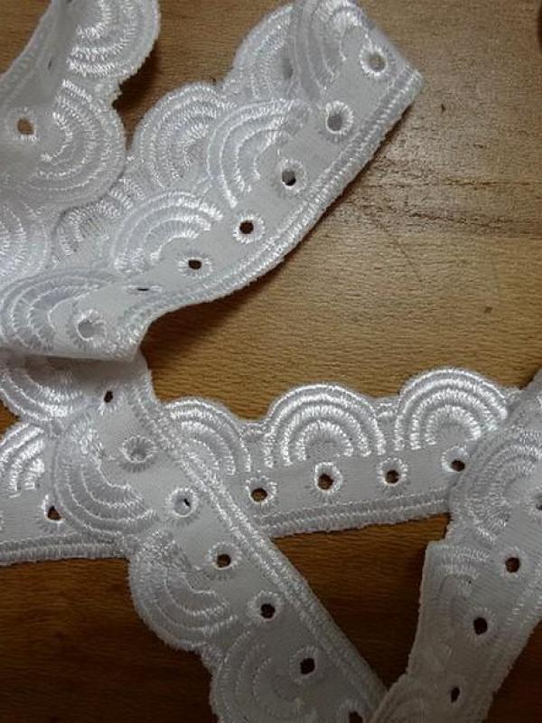 Jersey dentelle brodee blanche elasthanne 4