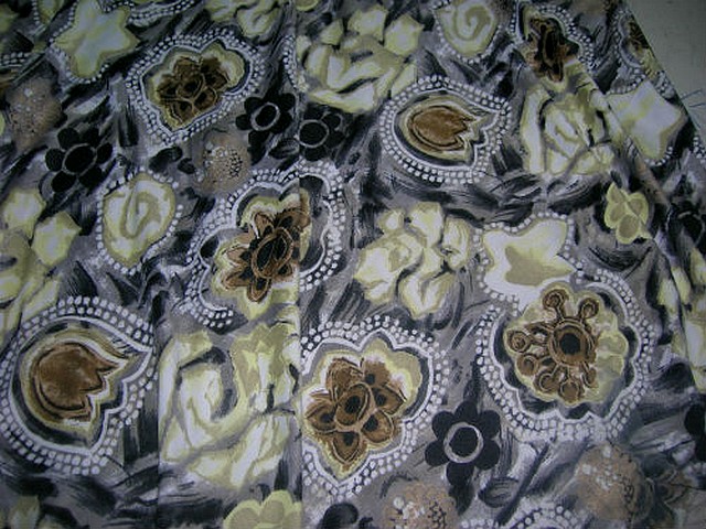 Jersey gris taupe fleurs ocres et noires 2