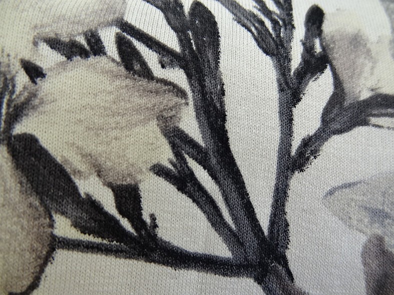 Jersey viscose blanc ecru fleuri taupe et gris 4 