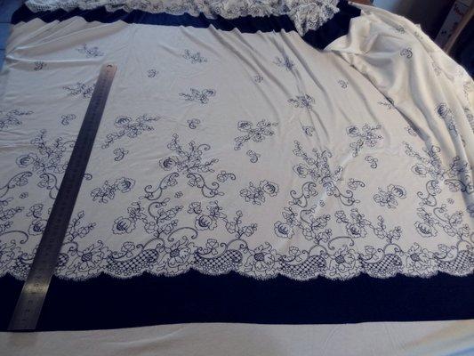 Jersey viscose bleu blanc dentelle 01