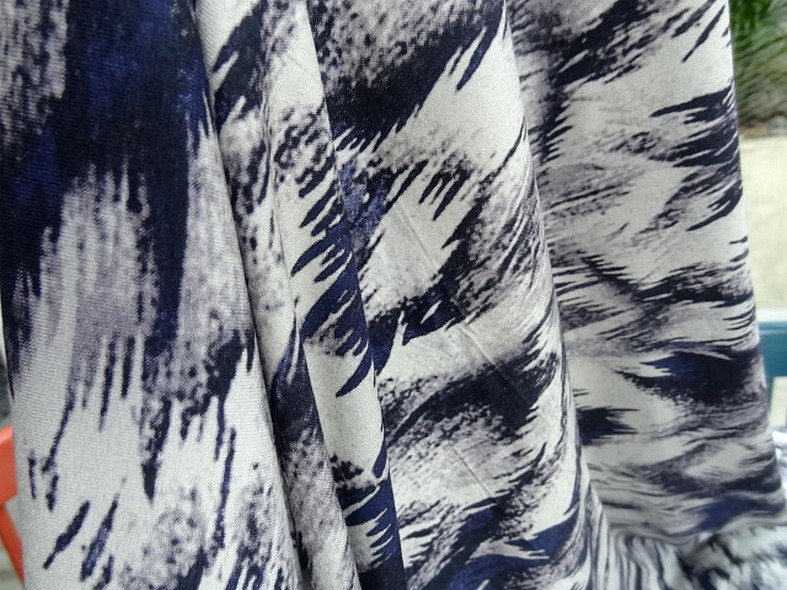 Jersey viscose lycra abstrait bleu outremer noir gris 3