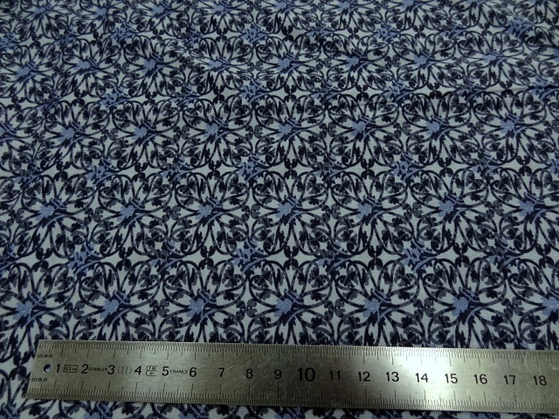 Jersey viscose lycra carres de fleurs bleues 2