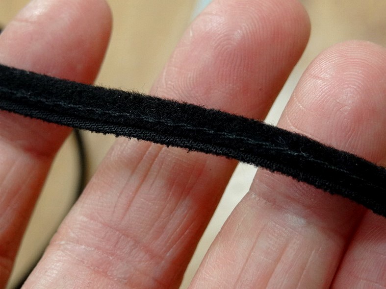 Lacette repliee noire