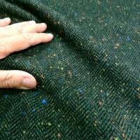 Lainage tweed vert kaki et noir chine a chevrons 2 