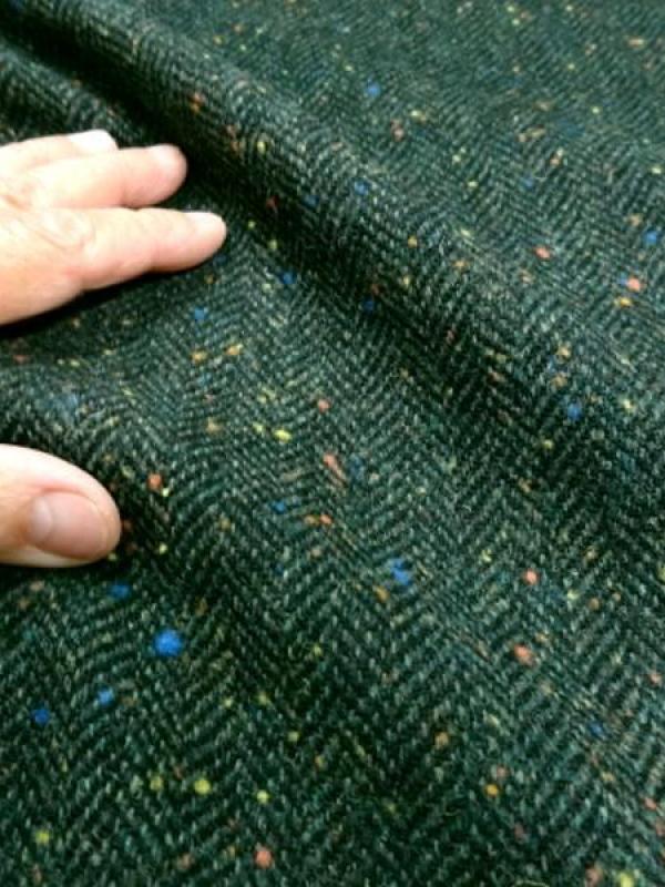 Lainage tweed vert kaki et noir chine a chevrons 2 
