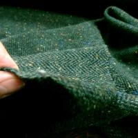 Lainage tweed vert kaki et noir chine a chevrons 5 