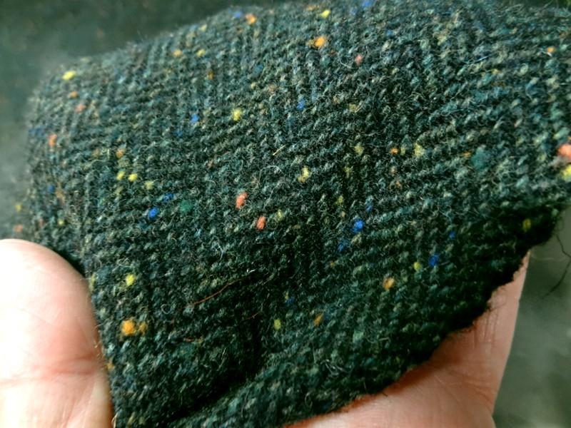 Lainage tweed vert kaki et noir chine a chevrons 6 