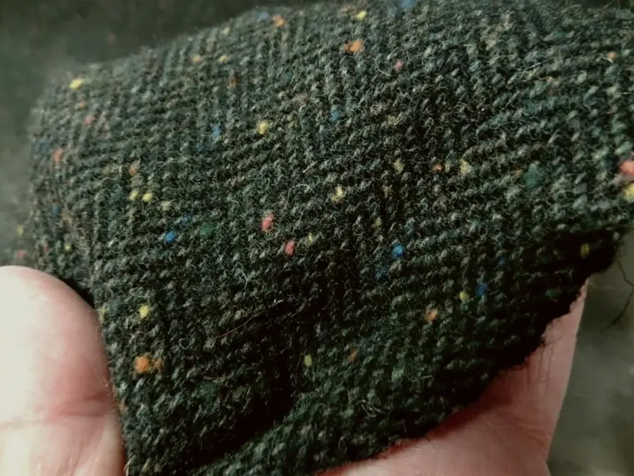 Lainage tweed vert kaki et noir chine a chevrons 6
