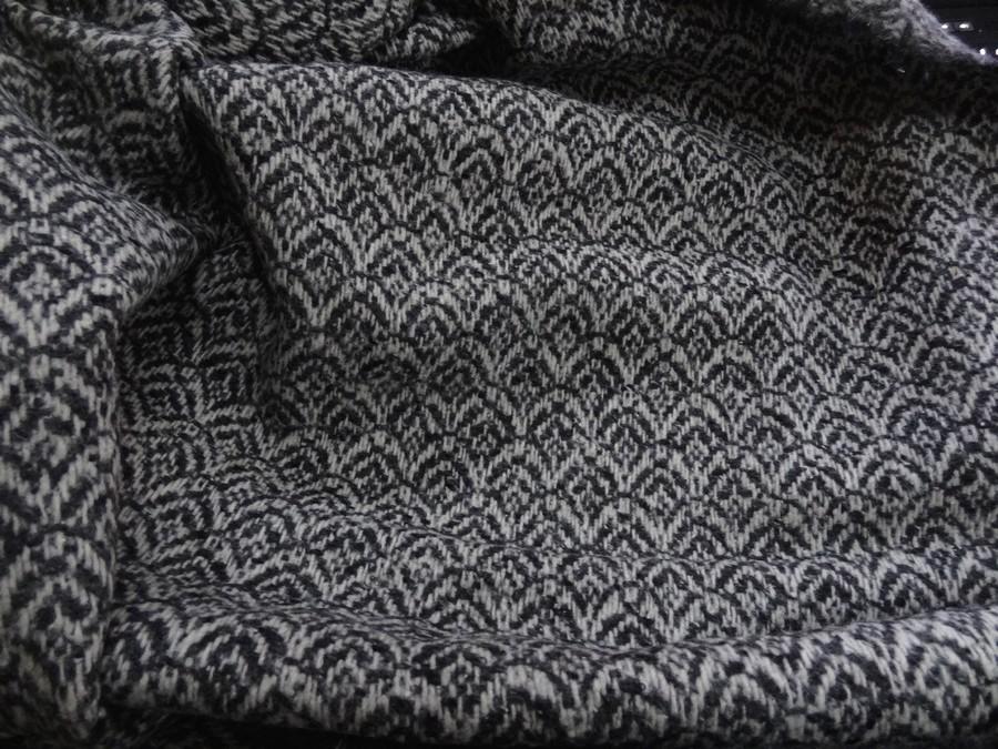 Laine blanche et noire motif art deco 2