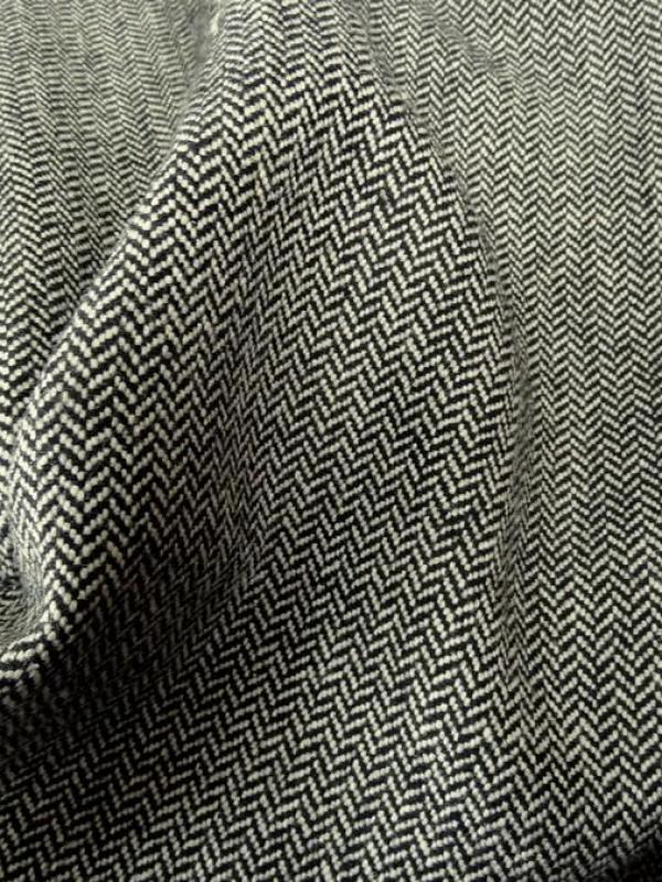 Laine motif tisse chevrons noir et blanc 1 