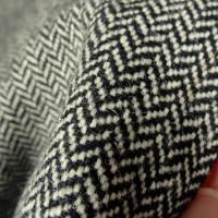 Laine motif tisse chevrons noir et blanc 2 