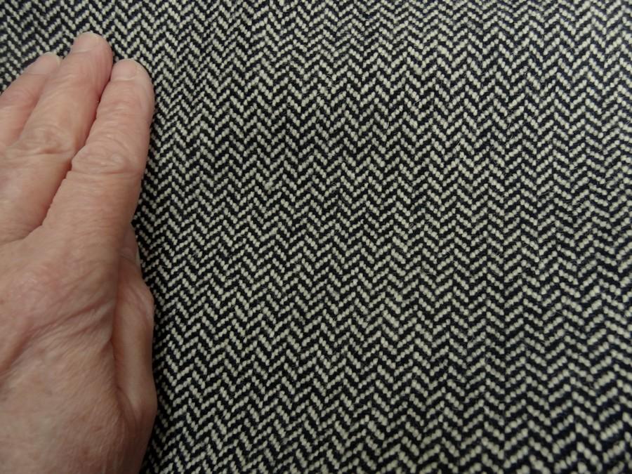 Laine motif tisse chevrons noir et blanc 3