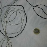 Lin blanc brode avec atebas en laine 1