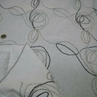 Lin blanc brode avec atebas en laine 2