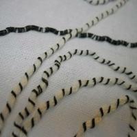 Lin blanc brode avec atebas en laine 4