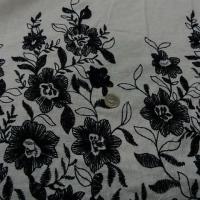 Lin blanc casse embase fleurie noire 4 