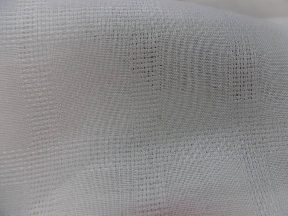 Lin fin teinte blanc casse motif carreaux tisses35