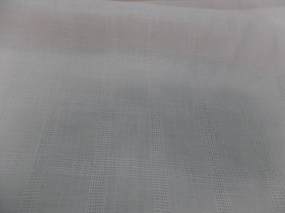 Lin fin teinte blanc casse motif carreaux tisses5