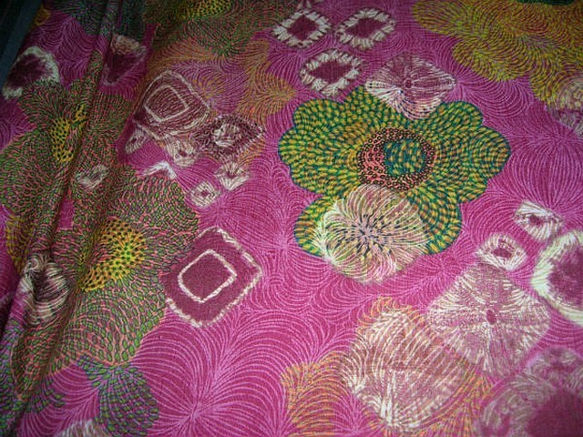 Lin rose framboise motif fleurs en pointillisme 2