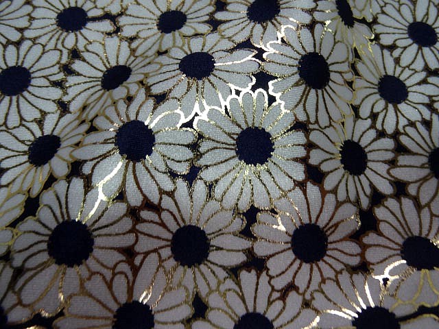 Lycra blanc bleu motif marguerites bord petales or 2