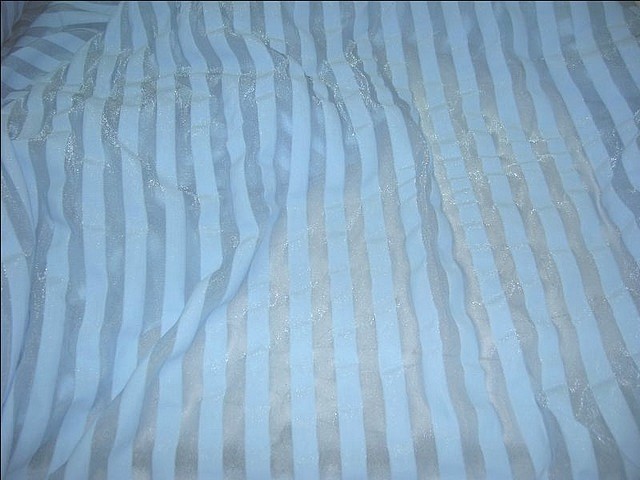 Lycra bleu ciel rayures transparentes 2 1