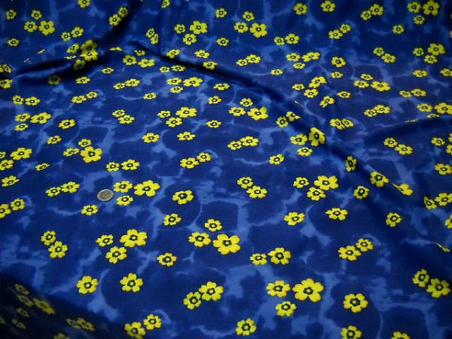 Lycra bleu saphir tapis de fleurs 2