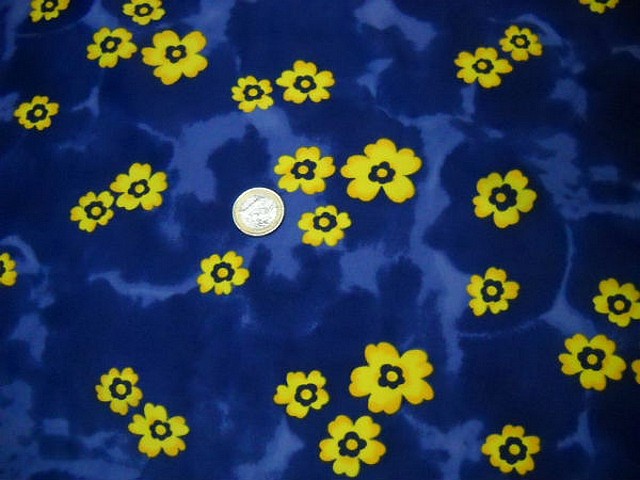 Lycra bleu saphir tapis de fleurs 3 