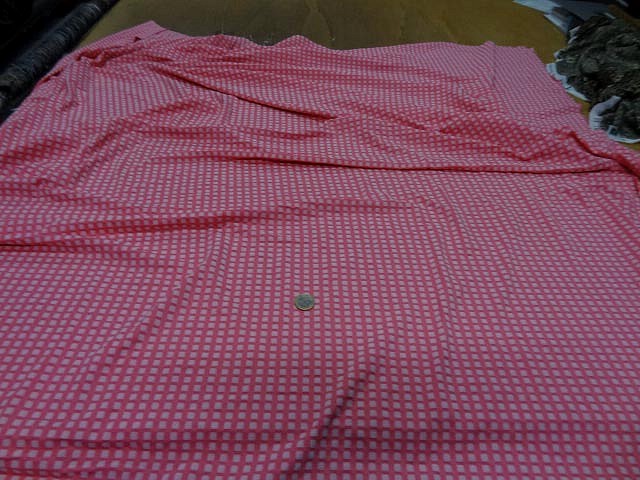 Lycra cloque a carreaux blanc et rose saumon 3