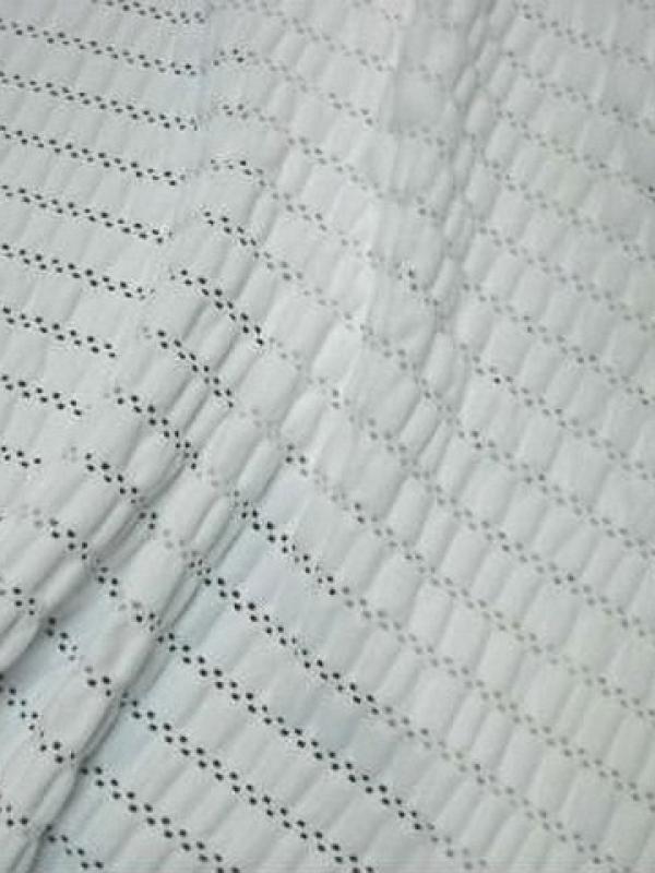 Lycra epais faconne dentelle froncee blanc 1 