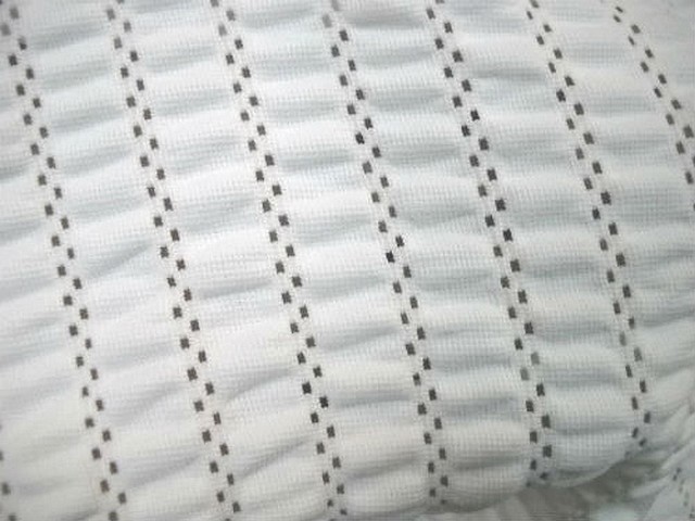 Lycra epais faconne dentelle froncee blanc 3